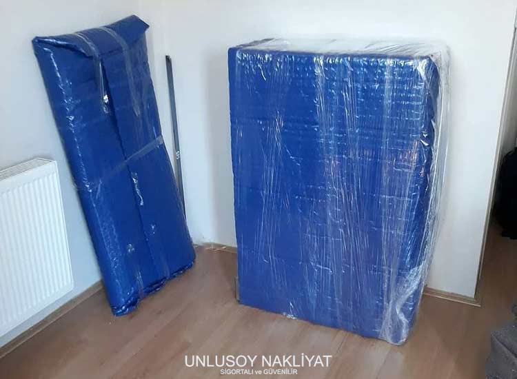 Adem Yavuz eşya paketleme